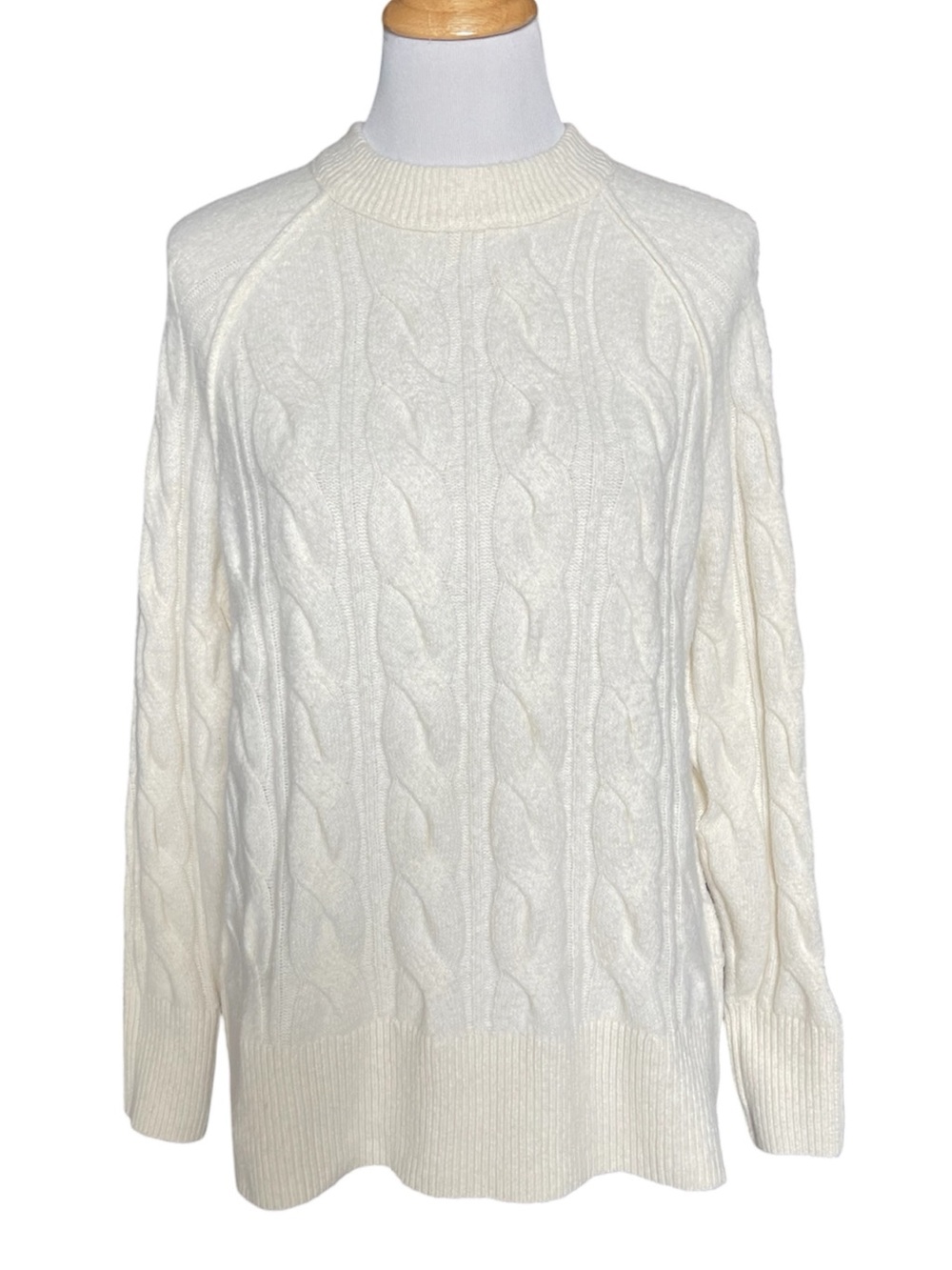 Aerie UnREAL crew neck cable knit sweater
